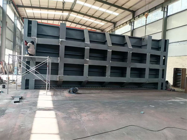 底横轴液压翻板闸门厂家