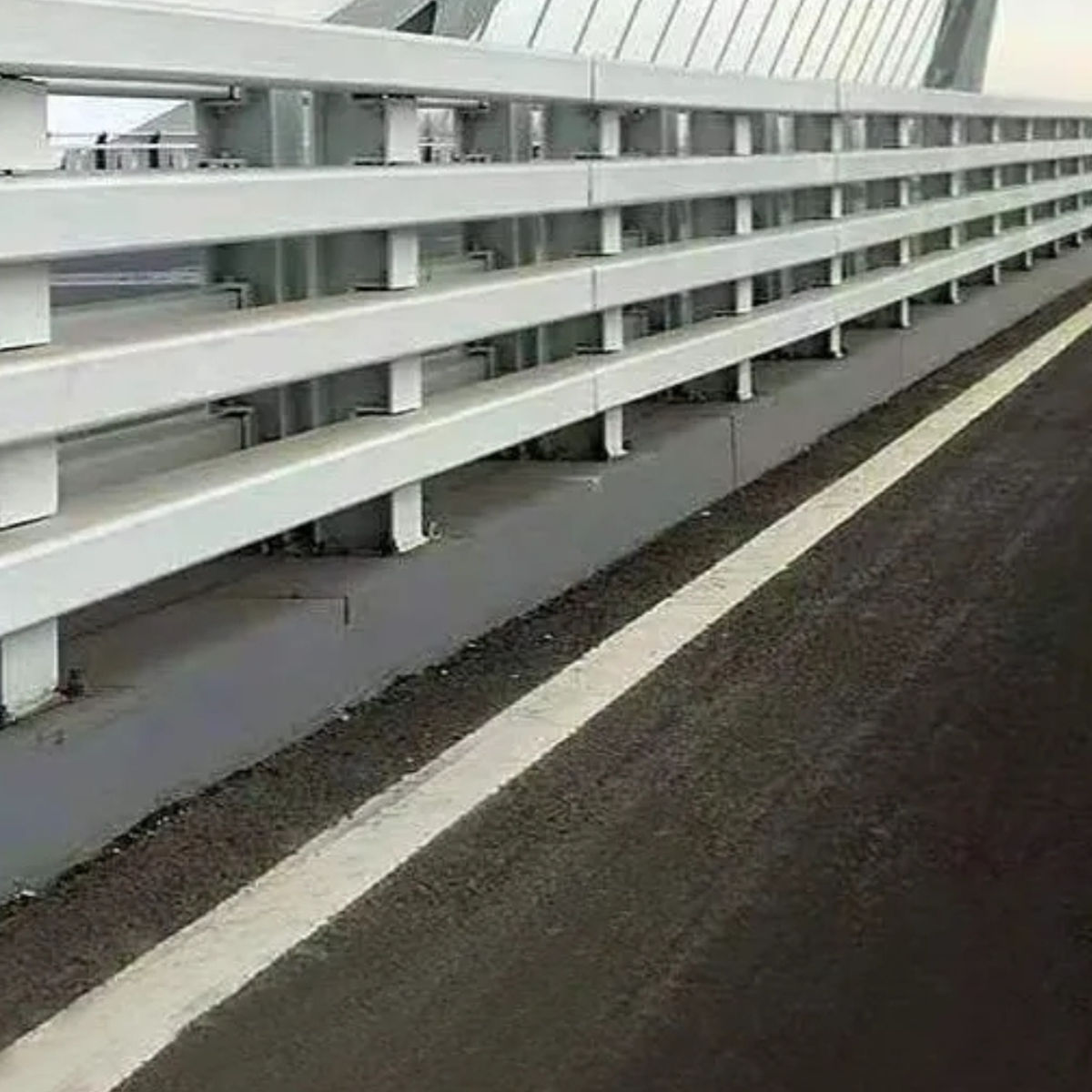 护栏【防撞护栏立柱】工艺层层把关