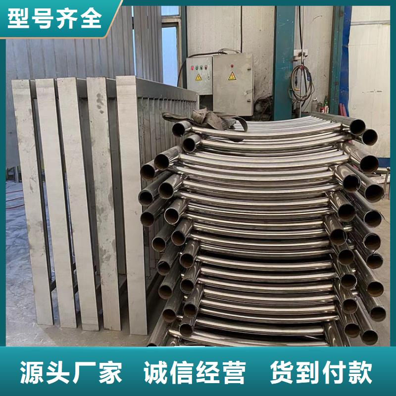 桥两侧的护栏技术精湛匠心品质