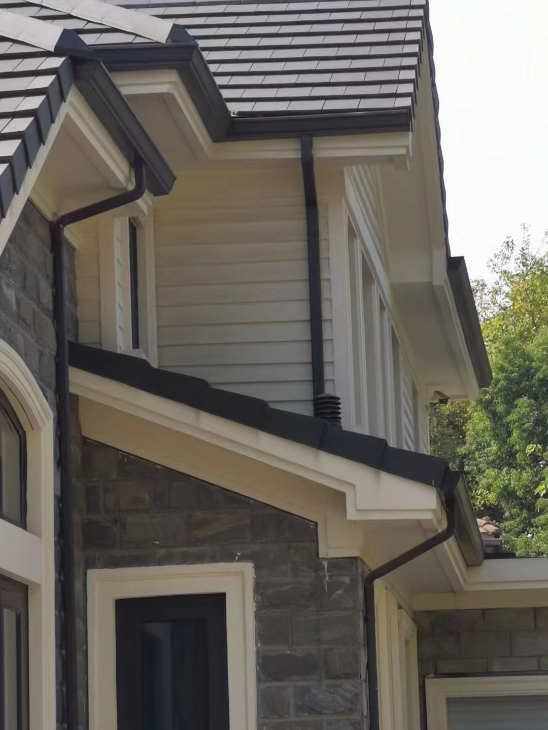 别墅彩铝滴水槽本地厂家专业生产设备