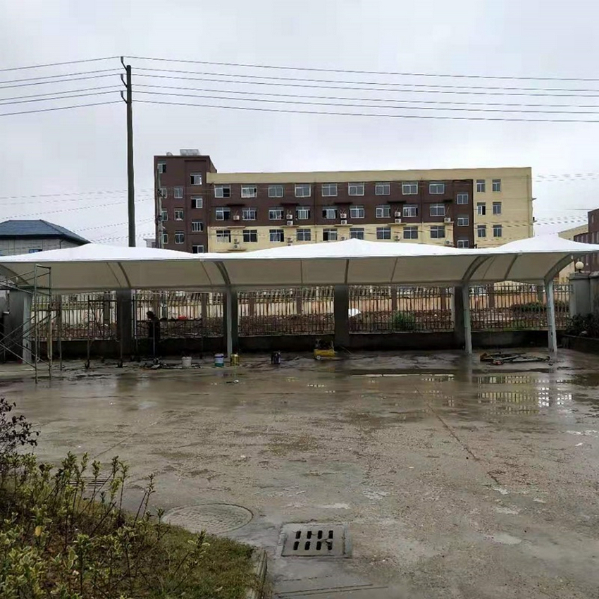 防晒钢膜结构停车棚【本地厂家】