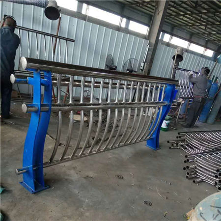 Q355C桥梁防撞护栏用途广泛厂家拥有先进的设备